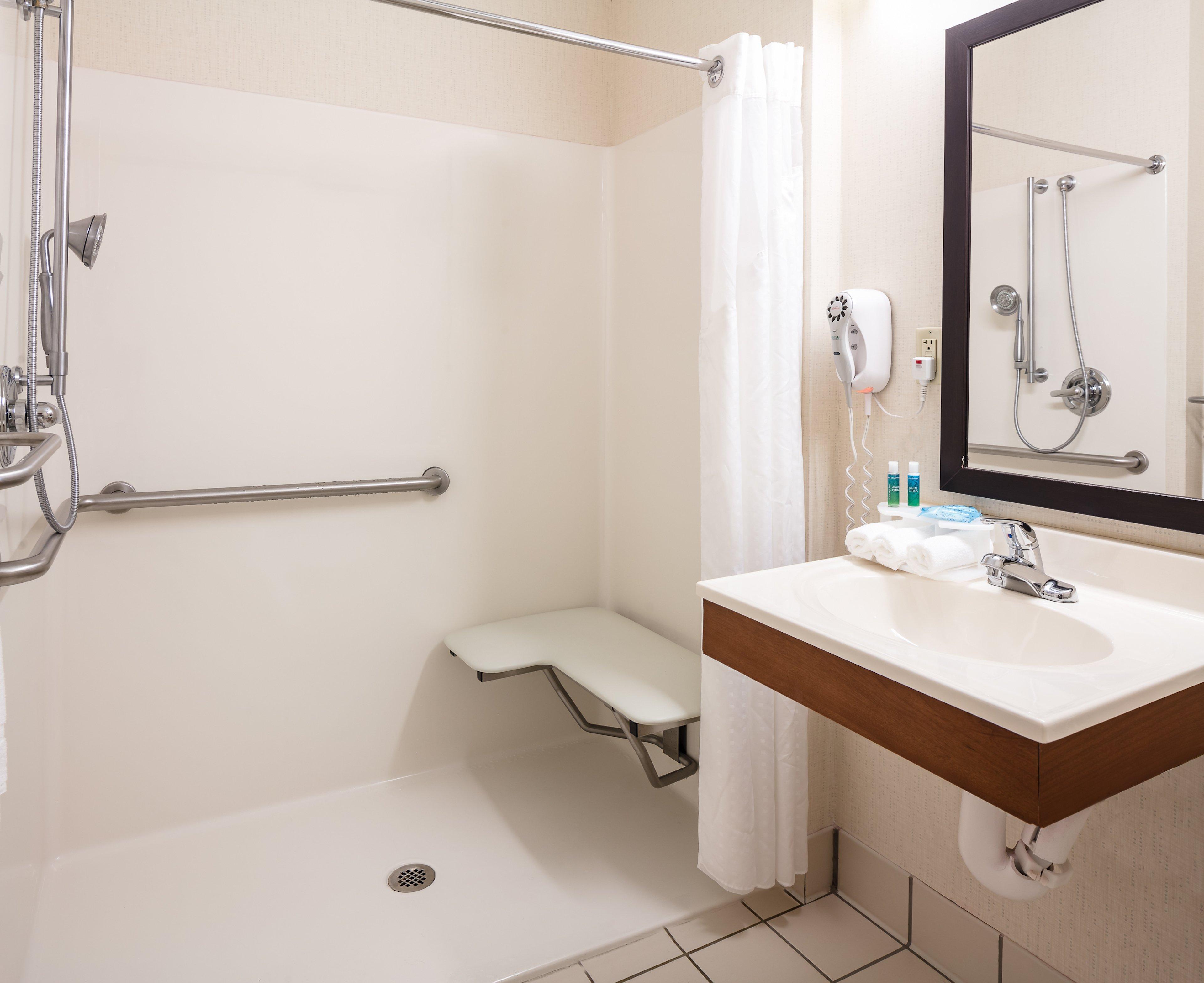 Holiday Inn Express Hotel & Suites Coralville By Ihg Exterior photo